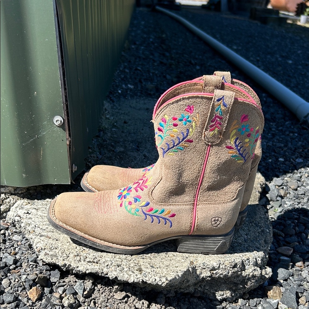 ARIAT “Wiggle Room” kids western boots sz: 2.5 - floral embroidery - Picture 2 of 11